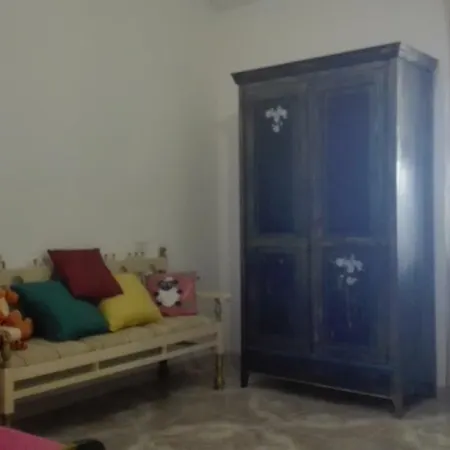 Sunflower House Apartment *